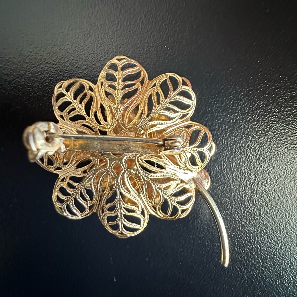 Vintage Floral 1960s Uranium Glass Gold Tone Filigree Brooch - Picture 5 of 6